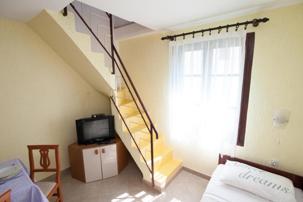Apartman Kristina Apartment Banjole Exterior photo